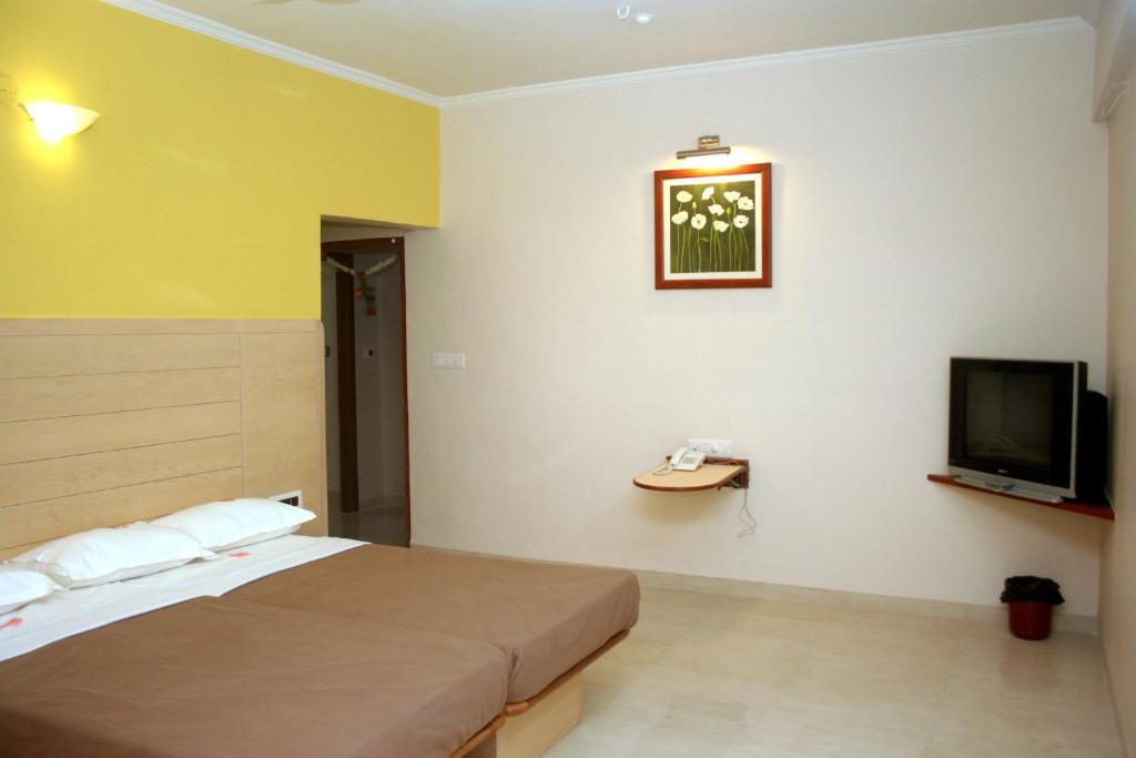 Hotel Raviraj Púna Kültér fotó