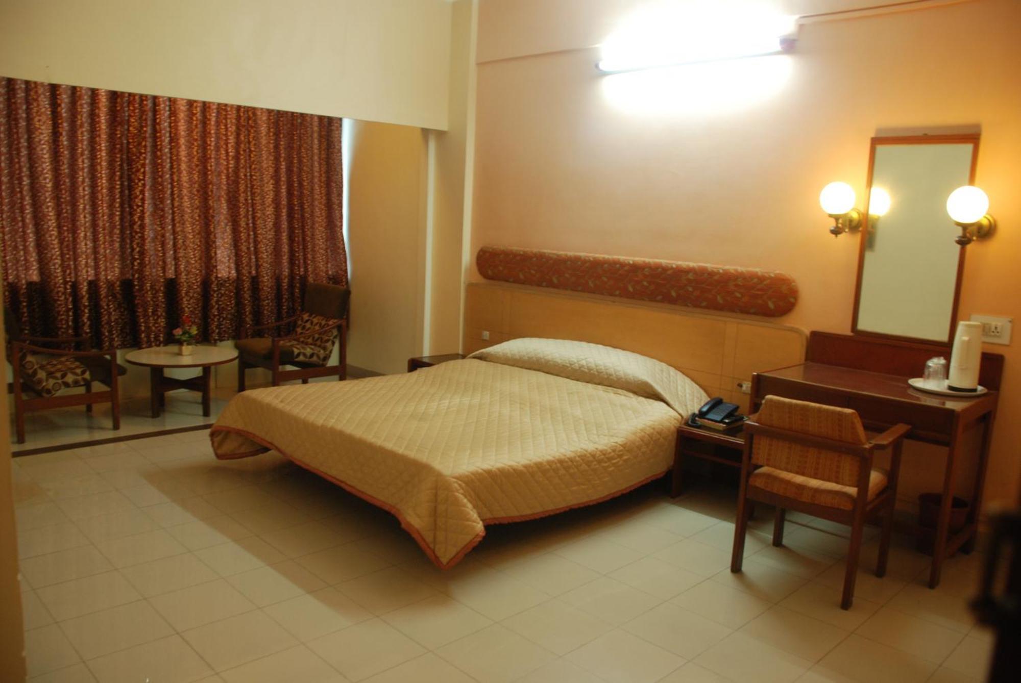 Hotel Raviraj Púna Kültér fotó