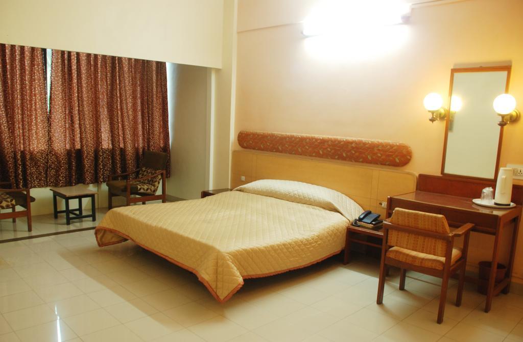 Hotel Raviraj Púna Kültér fotó