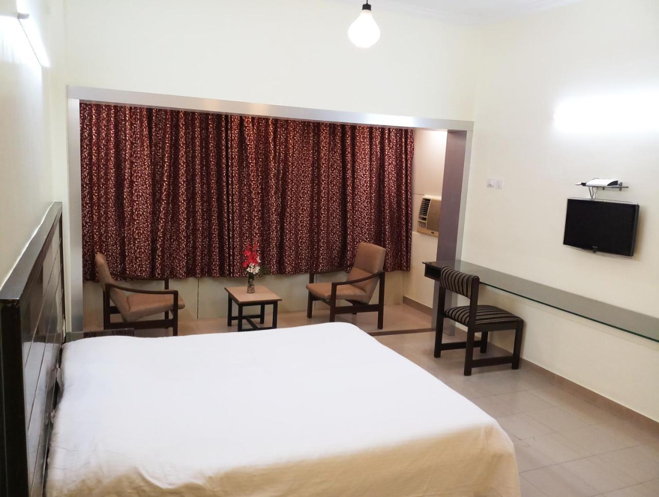 Hotel Raviraj Púna Kültér fotó
