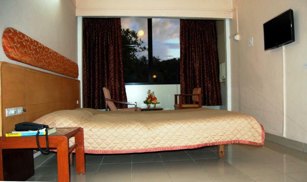 Hotel Raviraj Púna Kültér fotó
